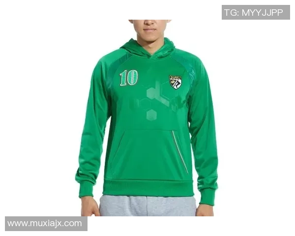 冬季必备足球球星圆领卫衣加绒款舒适保暖时尚休闲运动长袖套头衫 冬季必备足球球星圆领卫衣加绒款舒适保暖时尚休闲运动长袖套头衫