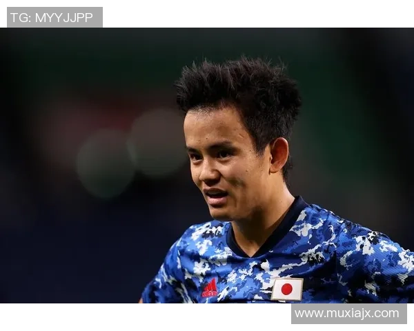 日本足球球星兼时尚模特的双重身份解析与跨界魅力展示 日本足球球星兼时尚模特的双重身份解析与跨界魅力展示