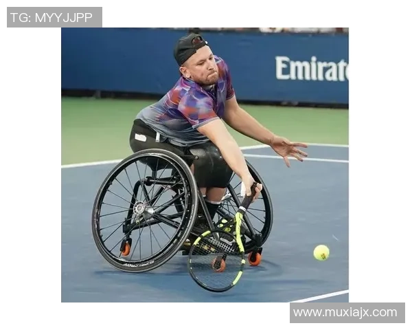 足球传奇齐聚一堂 球场英雄合影见证辉煌时刻