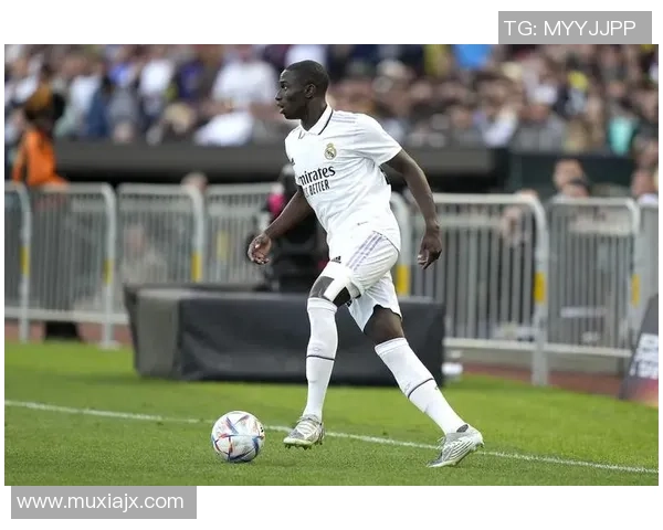 足球球星盛大亮相方式揭秘从入场仪式到赛场氛围全景解析 足球球星盛大亮相方式揭秘从入场仪式到赛场氛围全景解析