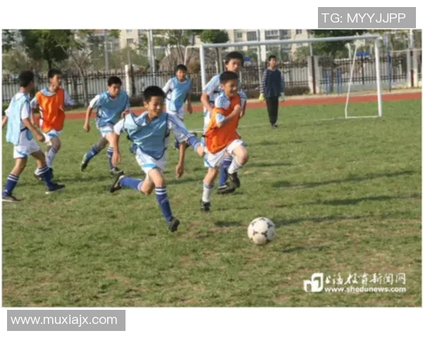 创意绘制二年级足球球星海报教程